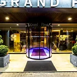 Le Grand Pavois Hotel 3*