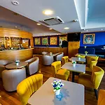 Le Grand Pavois Hotel 3*